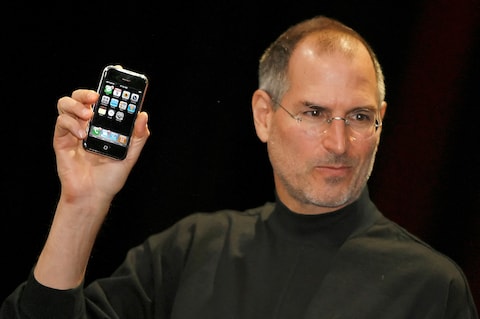 Steve jobs first iphone