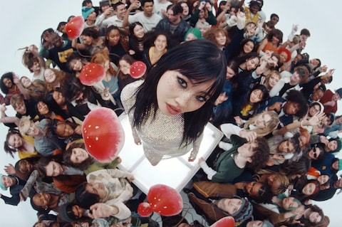 beabadoobee, “talk” youtube still