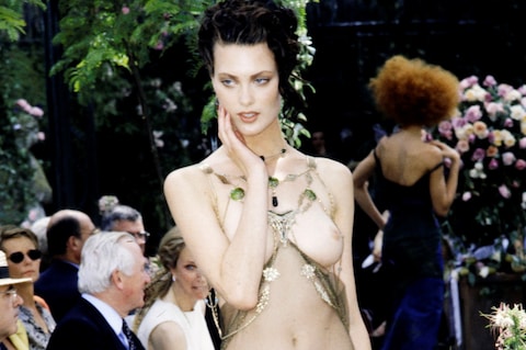 Shalom Harlow iconic catwalk moments