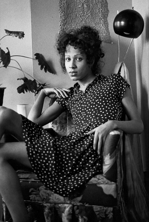 Nan Goldin , “Roommate in her chair” (Boston, 1972)