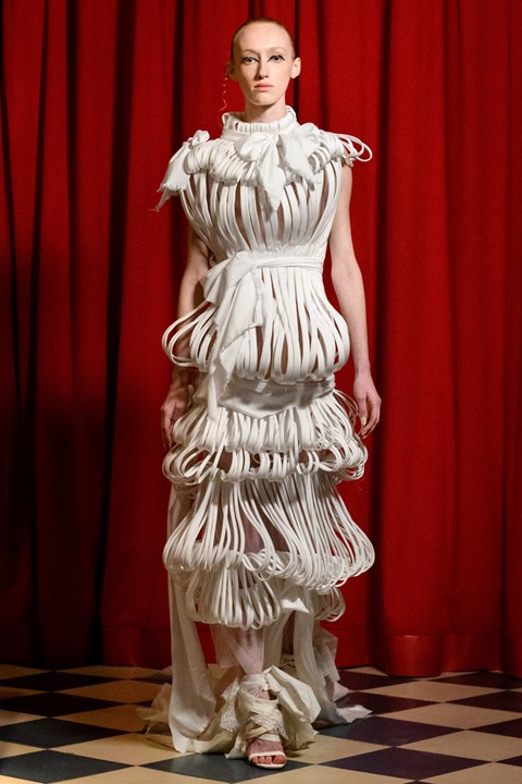 Saint Sintra, skeleton dress