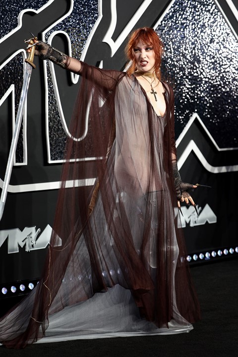 Chappell Roan storms to victory on the VMAs red carpet | Dazed