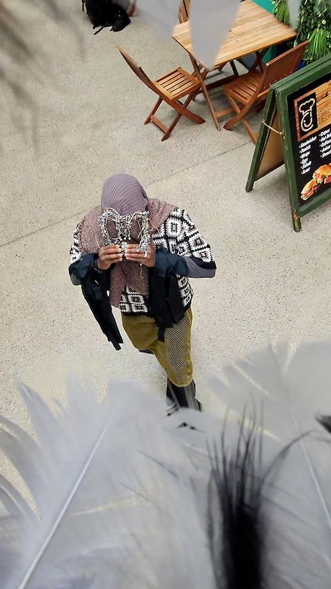 Julianknxx - _M (Still 1)9_16 0