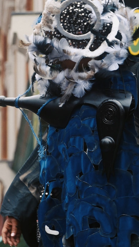 Julianknxx - _M (Still 2)9_16 1