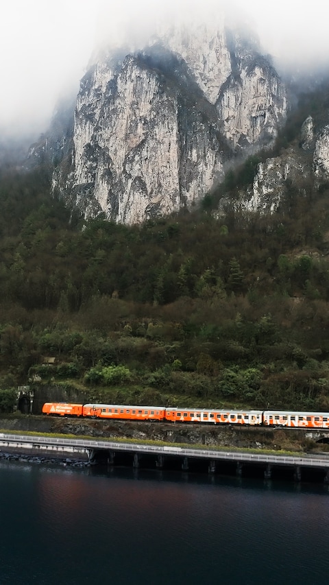 010_sp26-acg-otg-emea-train-inthewild-9x16 7