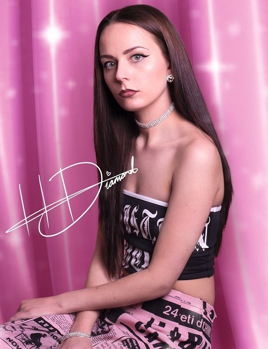 Hannah Diamond 0