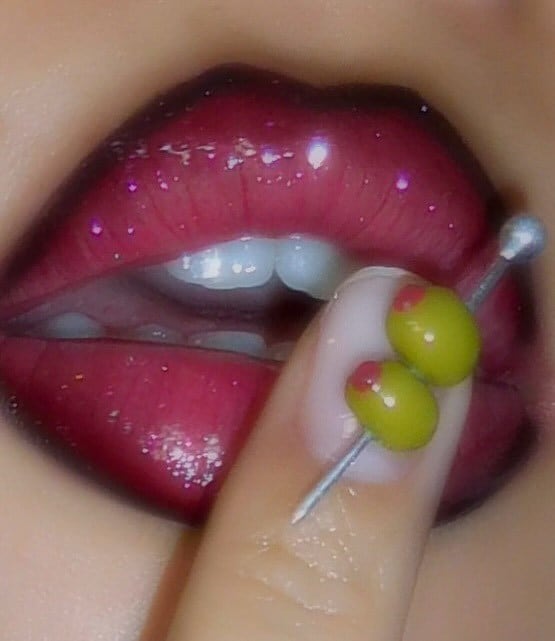  Angel My Linh, nail artist 2