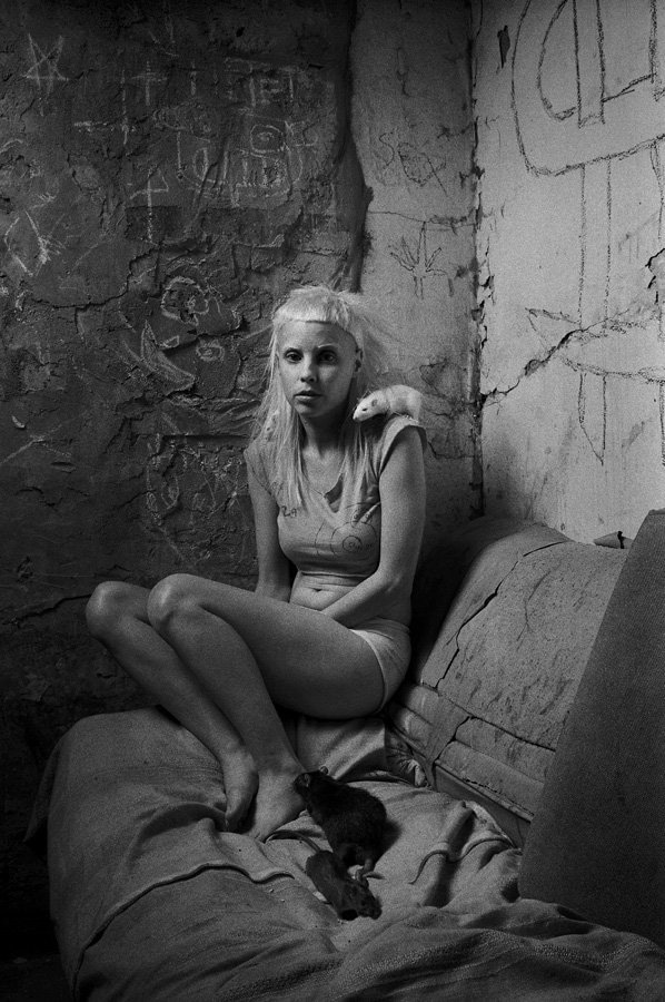 Yo-Landi has a lekker time with her pet rats 11