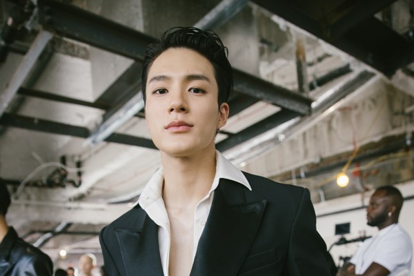 Peter Do Debuts SS23 Collection With K-pop Star Jeno Opening the Show -  EnVi Media