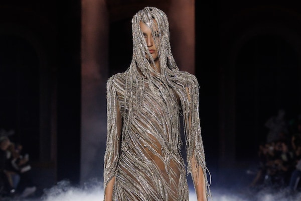 alexander mcqueen シルクシュミーズドレス 2001 Alexander McQueen Voss Collection Suit