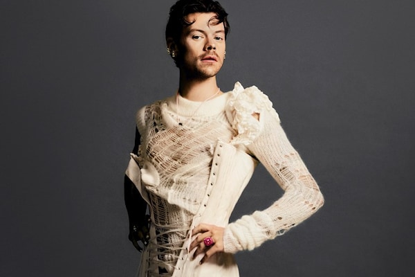 Harry Styles is back: Revisiting the internet-breaking Dazed cover shoot | Dazed Harry Styles is back: Revisiting the internet-breaking Dazed cover shoot | Dazed