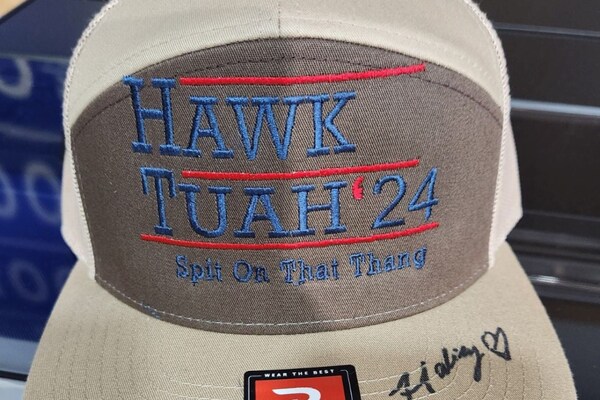 Hawk Tuah girl Hailey Welch 直筆サイン入りキャップ Hawk Tuah' girl Hailey Welch just dropped the hottest merch