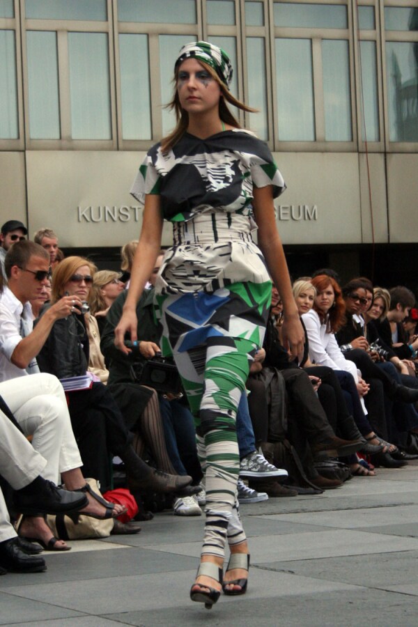 C.Neeon S/S 09 3