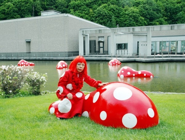 Yayoi Kusama with Guidepost to the New Space, 2004 1