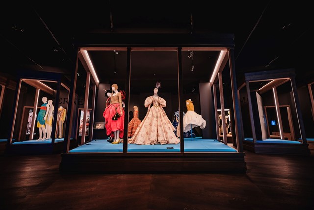 MoMu exhibition celebrates Balenciaga's influence on fashion