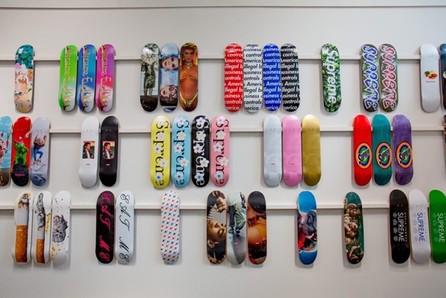 Skate board “Supreme” from Jeff Koons - Dope! Gallery