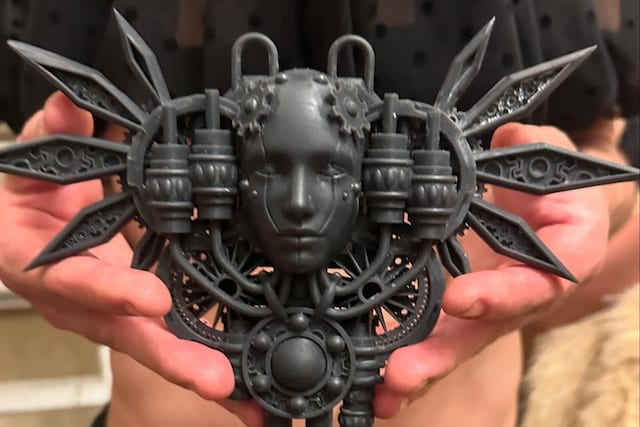 Hands present a small black Ice Blade object built from a central face, mechanical tubes, sharp leaves and circular details