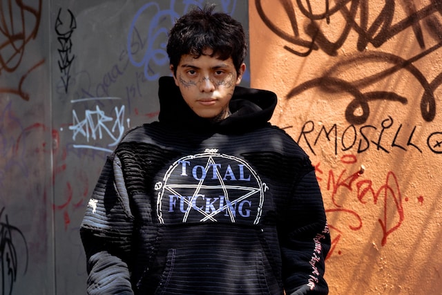 (extras )A Caged Dog Barks the Fiercest - Dazed - 