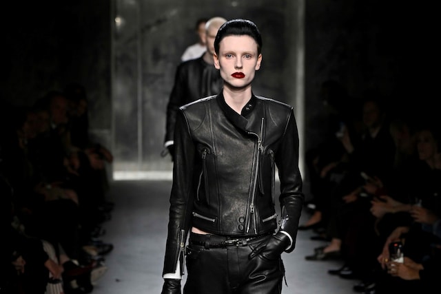 ジャケット TOM FORD SS25 (GI3005 FAX1340AW113) Tom Ford: Ready-To-Wear SS25 - 10 Magazine USA