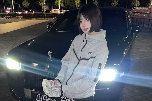 928