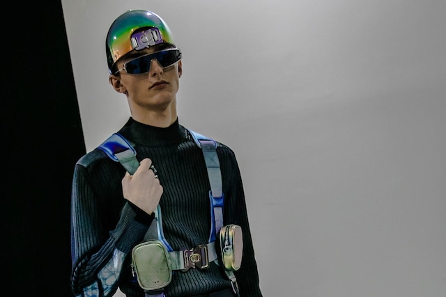 Dior built a giant, sexy robot in Tokyo for its Pre-AW19 men's