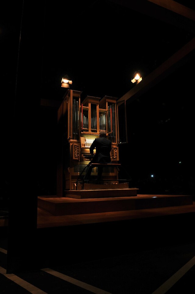 Givenchy's organ player. 3