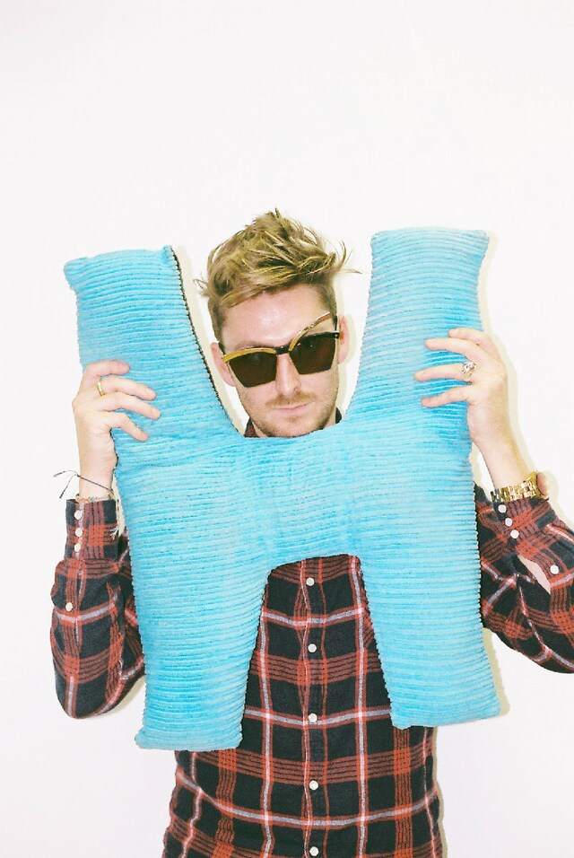 Henry wears Eyebrows 1