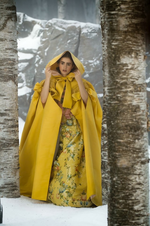 Eiko Ishioka Mirror Mirror yellow cape 5