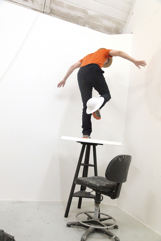 Alex Chase White &#39;Thinking stand&#39; 3