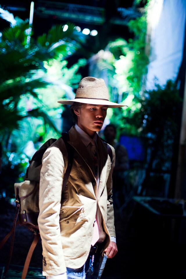 dsquared_def__16-Exposure 15