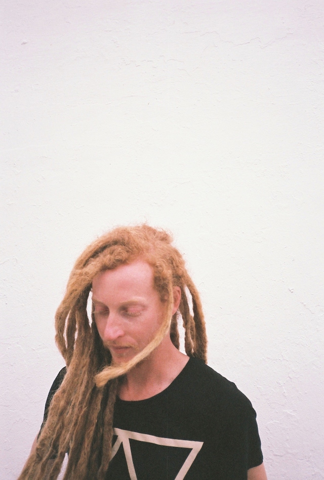 dim past press portrait 3