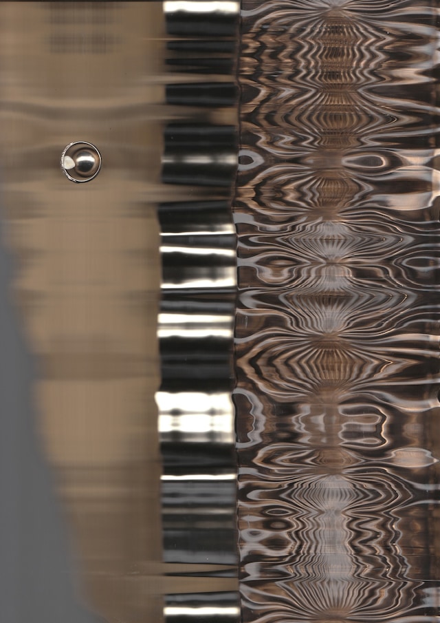 9 The Magic Know-How (2013) - YSL Scan 8