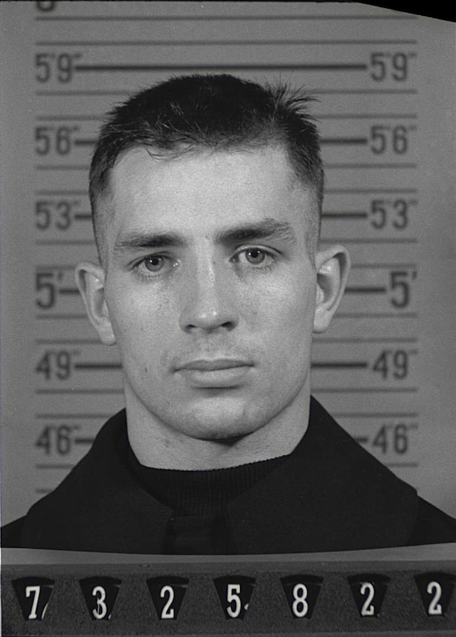 Jack_Kerouac_Naval_Reserve_Enlistment,_1943 0