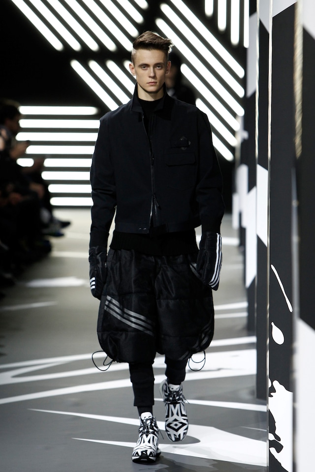 463945855FB00010_Y_3_Runway 6