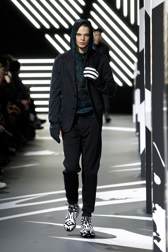 463945855FB00034_Y_3_Runway 11