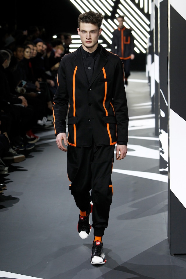 463945855FB00037_Y_3_Runway-2 3