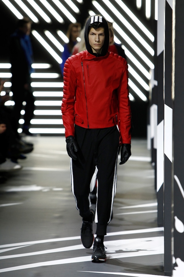 463945855FB00048_Y_3_Runway 4