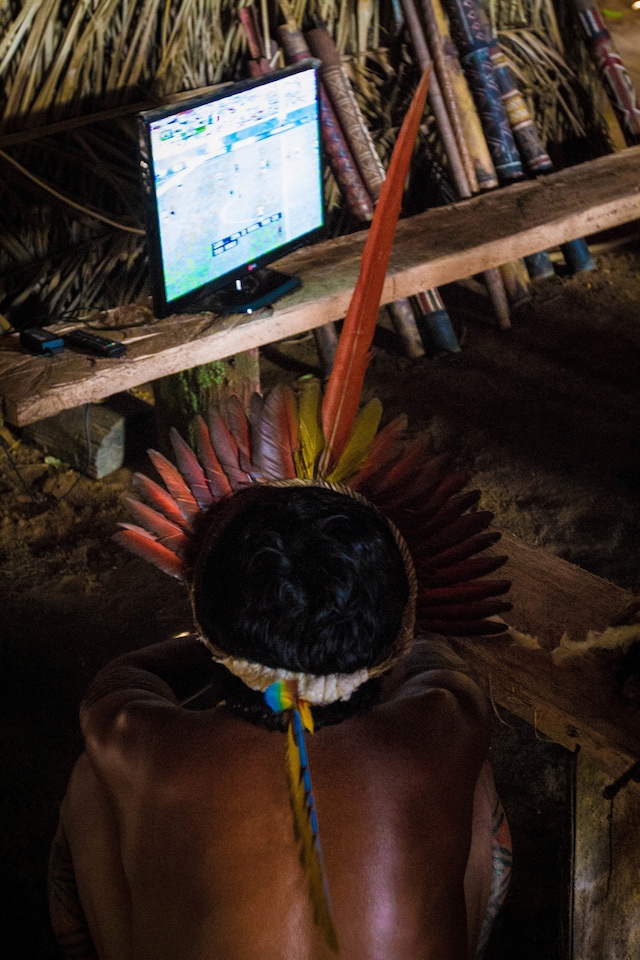 pedro bayeux tribe watching the game 29