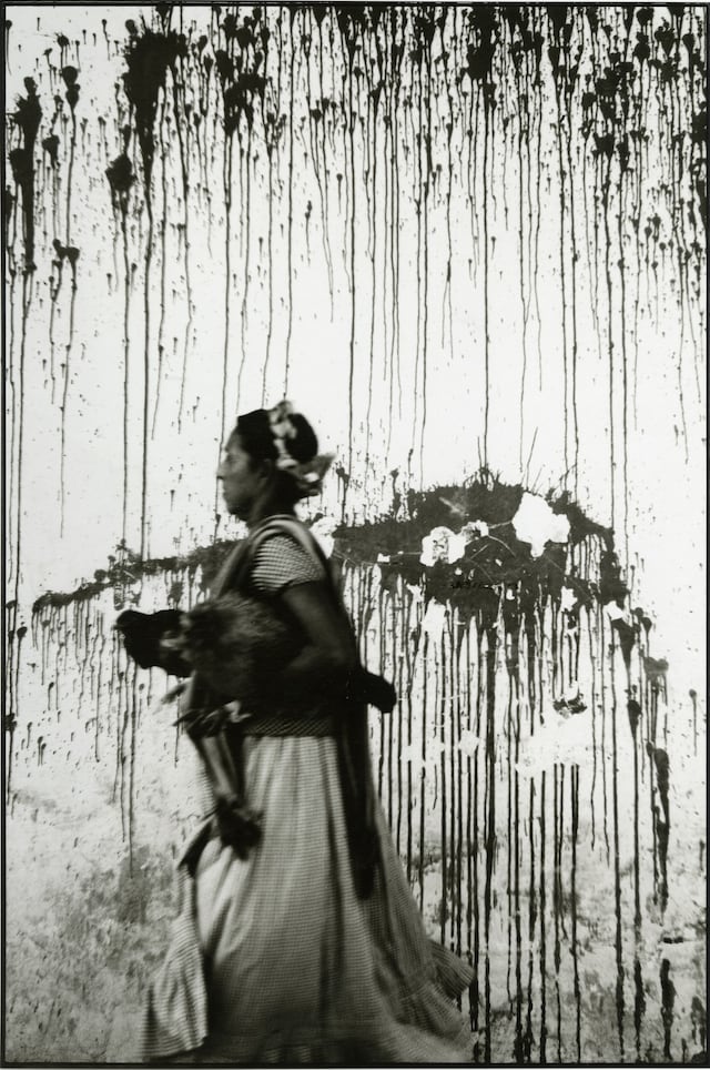 Graciela Iturbide_Chickens 4