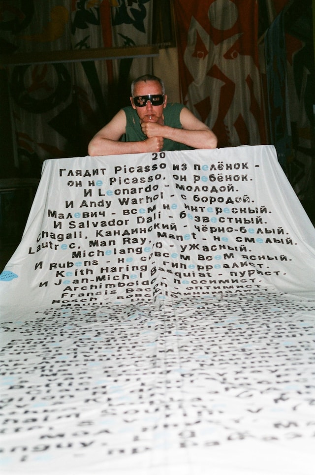 (E-E) Evgenij Kozlov in his studio ”Russkoee Polee 2“, 1998 8