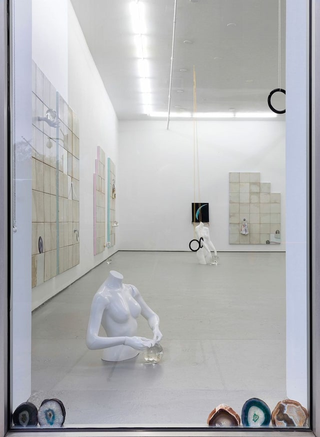 Gabriele Beveridge: Anonymous Faces 6
