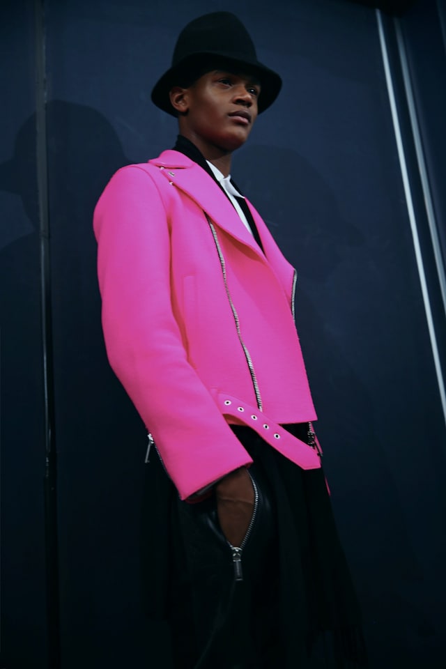 Backstage Dsquared2 menswear aw15 pink coat hat milan 8