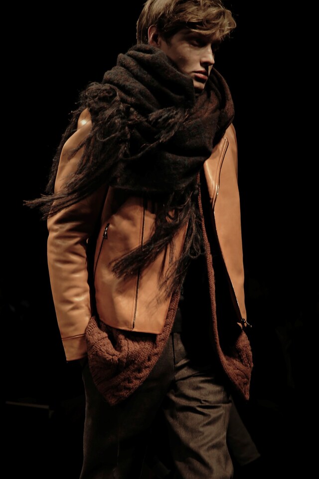 Salvatore Ferragamo AW15 Runway Scarf Leather Beige Layer 23