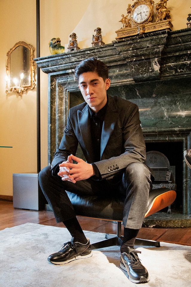 Tod&#39;s AW15 Milan Menswear Suit Scenario Model Living Room 0