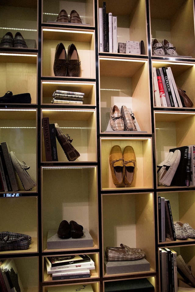 Tod&#39;s AW15 Milan Menswear Detail Books Shoes Presentation 6