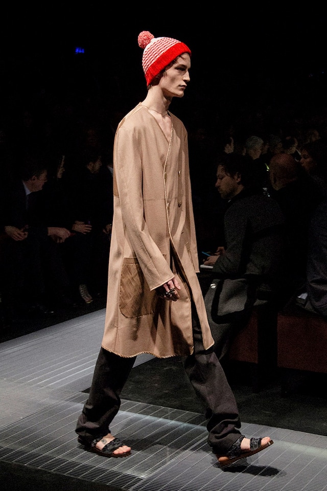 Gucci AW15 red knitted hat, Menswear, Dazed backstage 6