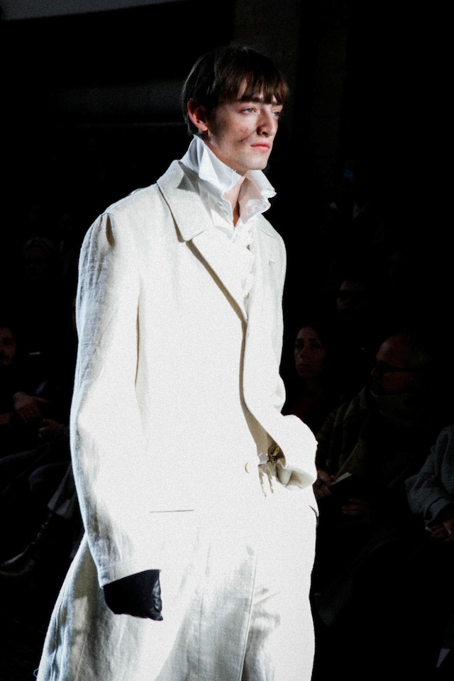 Yohji Yamamoto AW15 White Fray Collar Linen Suit Gloves 1