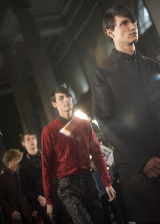 Krisvanassche AW15 Mens Red Patterned Jumper Grey Suit 20
