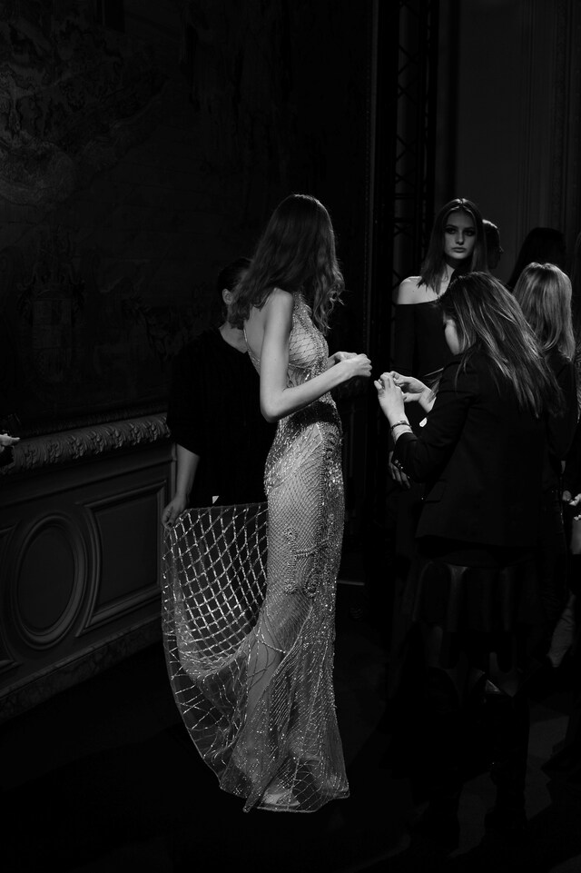 At&#233;lier Versace Haute Couture AW15 Black And White Beaded 12