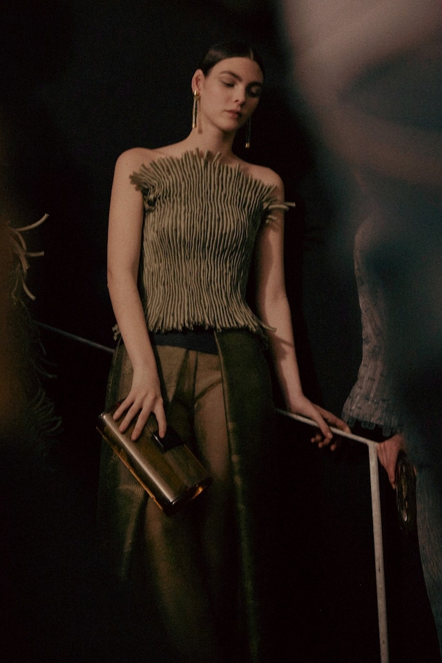 Armani Priv&#233; Haute Couture SS15 Gold Clutch Unique Hem Top 14